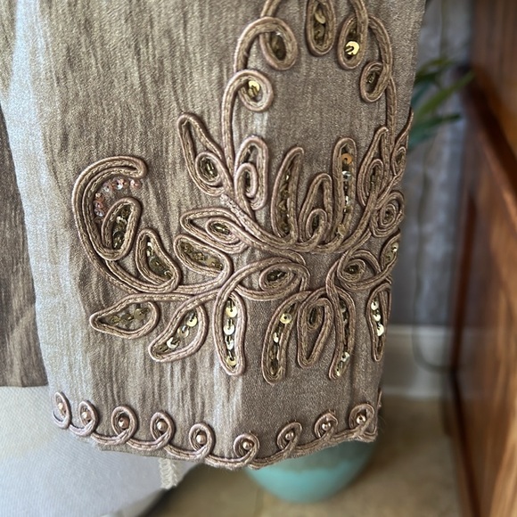 KM collections, ladies, dress jacket, size 10 and bred sleeves and front taupe - Picture 10 of 10